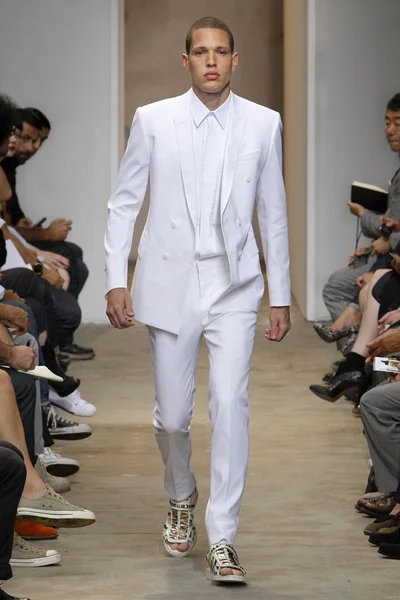 Look 30